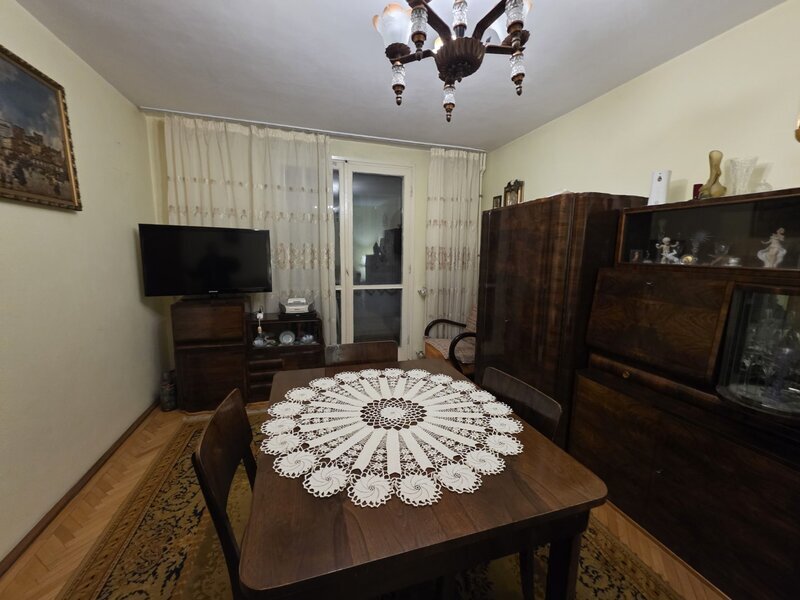 Titan langa Parc IOR - Scoala 195